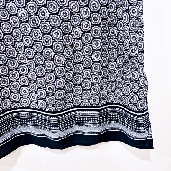 MAX COCOS Black floral tank top - Picture 5 of 6